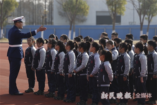 必威田径场边的水壶有怎样的新用途?(图8) 必威田径场边的水壶有怎样的新用途?(图8)