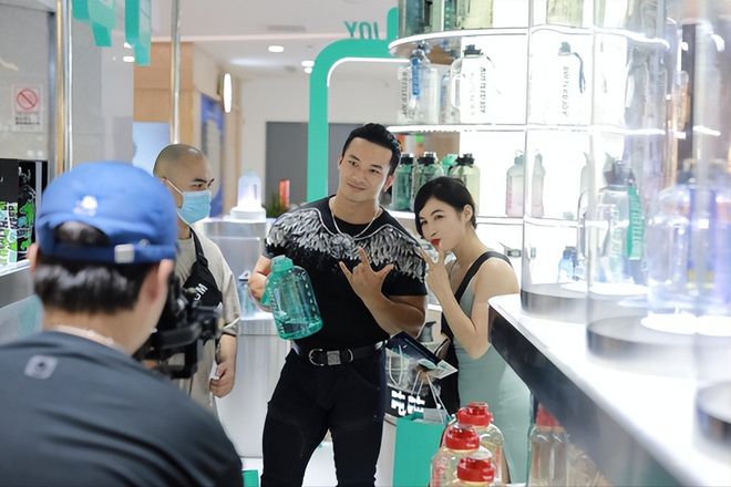 黑马吨吨 BOTTLED JOY首次入驻杭州in77有何神奇魔必威力？(图2)