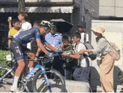 必威突然!广西妈妈抢杯水继续:女子被溅退群孩子可能要转学了(图6) 必威突然!广西妈妈抢杯水继续:女子被溅退群孩子可能要转学了(图6)