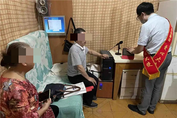 重庆电必威信爱心翼站开展特别关怀行动(图1) 重庆电必威信爱心翼站开展特别关怀行动(图1)