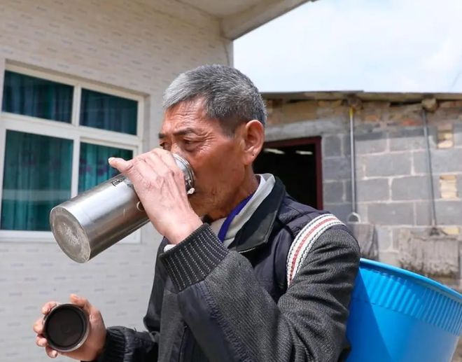 必威冷水壶烫伤老人家属索赔10000元厂家:我让你往里放烫水的(图3) 必威冷水壶烫伤老人家属索赔10000元厂家:我让你往里放烫水的(图3)