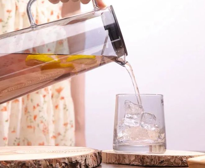 必威冷水壶烫伤老人家属索赔10000元厂家:我让你往里放烫水的(图14) 必威冷水壶烫伤老人家属索赔10000元厂家:我让你往里放烫水的(图14)