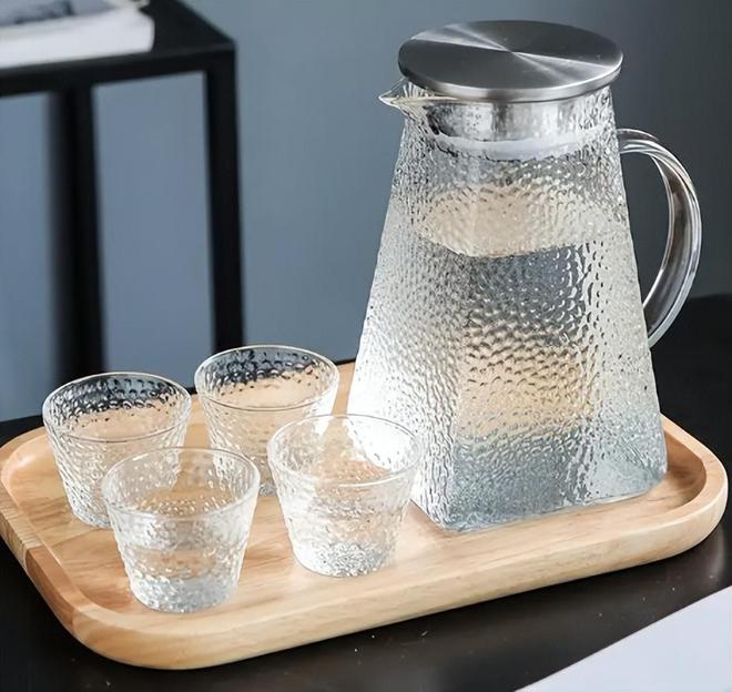 必威冷水壶烫伤老人家属索赔10000元厂家:我让你往里放烫水的(图17) 必威冷水壶烫伤老人家属索赔10000元厂家:我让你往里放烫水的(图17)