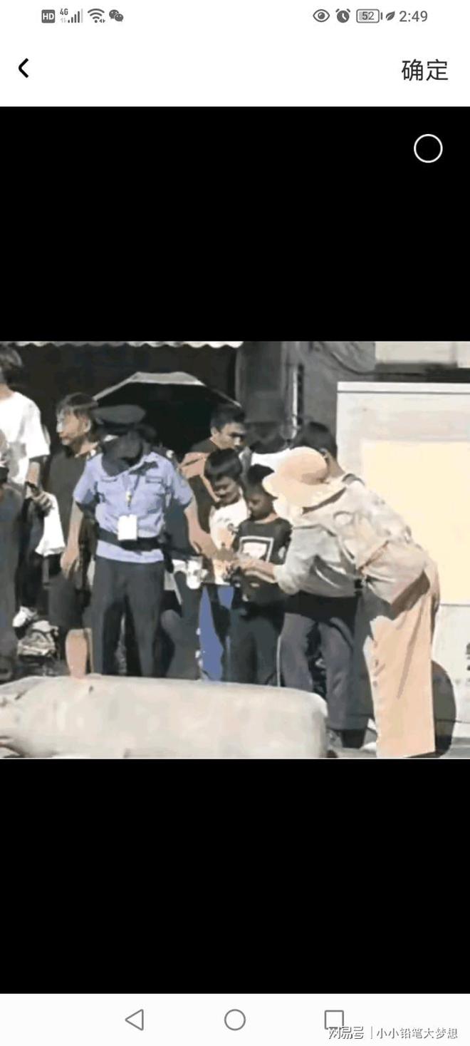 大反转!强抢孩子水壶的后续:妈妈出面澄清误会黑衣小孩是她儿子(图1) 大反转!强抢孩子水壶的后续:妈妈出面澄清误会黑衣小孩是她儿子(图1)