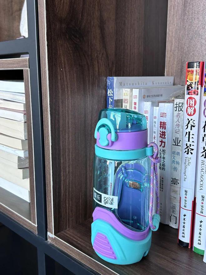 甩!29元买到奥运会同款摔不烂水壶?!一键喝水都被抢疯了(图2) 甩!29元买到奥运会同款摔不烂水壶?!一键喝水都被抢疯了(图2)