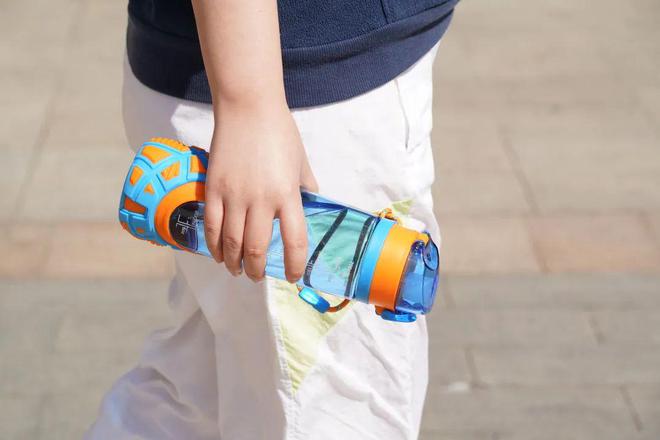 甩!29元买到奥运会同款摔不烂水壶?!一键喝水都被抢疯了(图7) 甩!29元买到奥运会同款摔不烂水壶?!一键喝水都被抢疯了(图7)