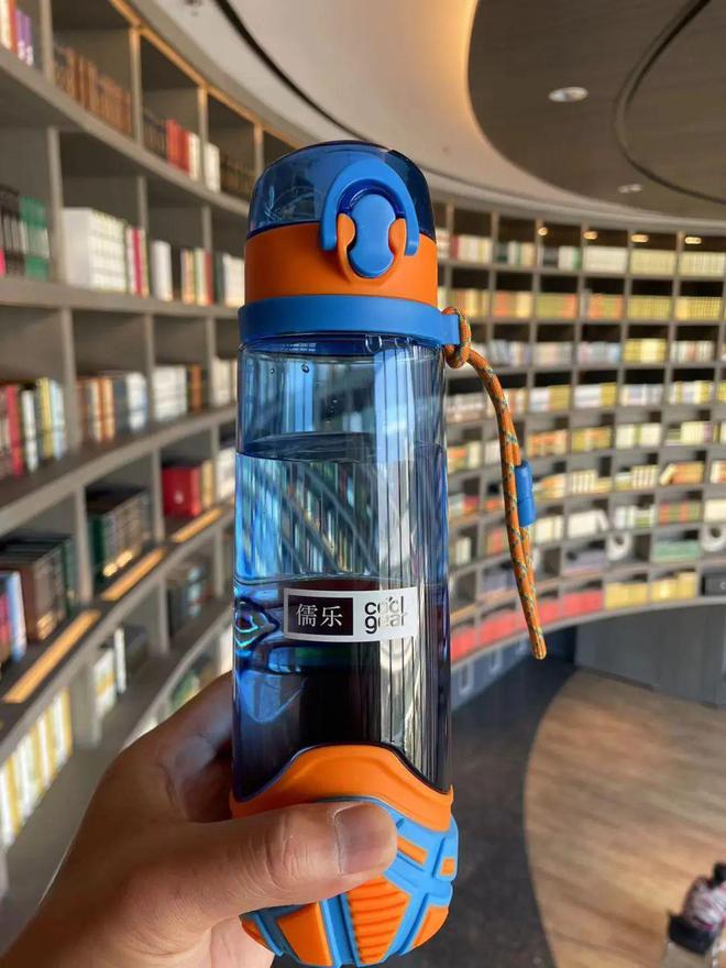 甩!29元买到奥运会同款摔不烂水壶?!一键喝水都被抢疯了(图6) 甩!29元买到奥运会同款摔不烂水壶?!一键喝水都被抢疯了(图6)