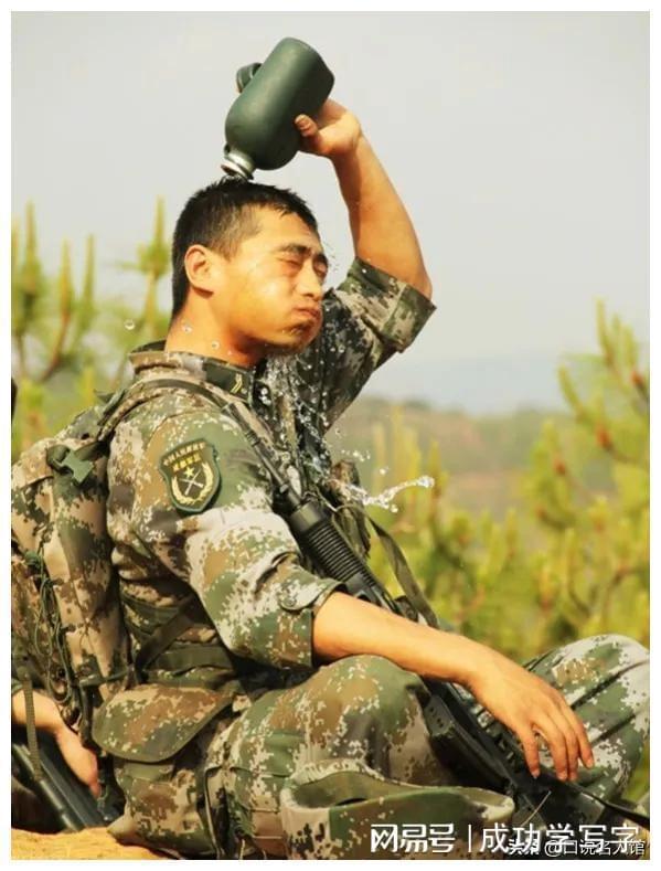 军用水壶几十年里经历了哪些变迁？见证了大国崛起的进程(图12)