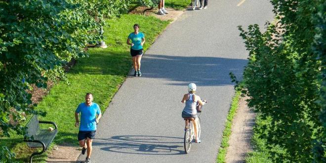 2025超流行的运动:养生跑!网友:不就是跑步?(图7) 2025超流行的运动:养生跑!网友:不就是跑步?(图7)