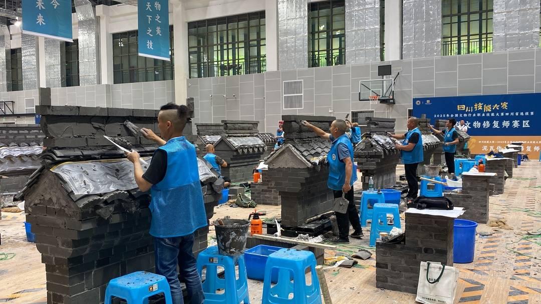 被文物修复“圈粉”的年轻人 如何实现从热爱到坚守?丨文化中国行(图3) 被文物修复“圈粉”的年轻人 如何实现从热爱到坚守?丨文化中国行(图3)