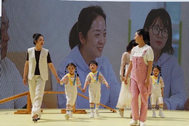 甘肃兰州举行2025年学前教育宣传月活动启动仪式(图1)